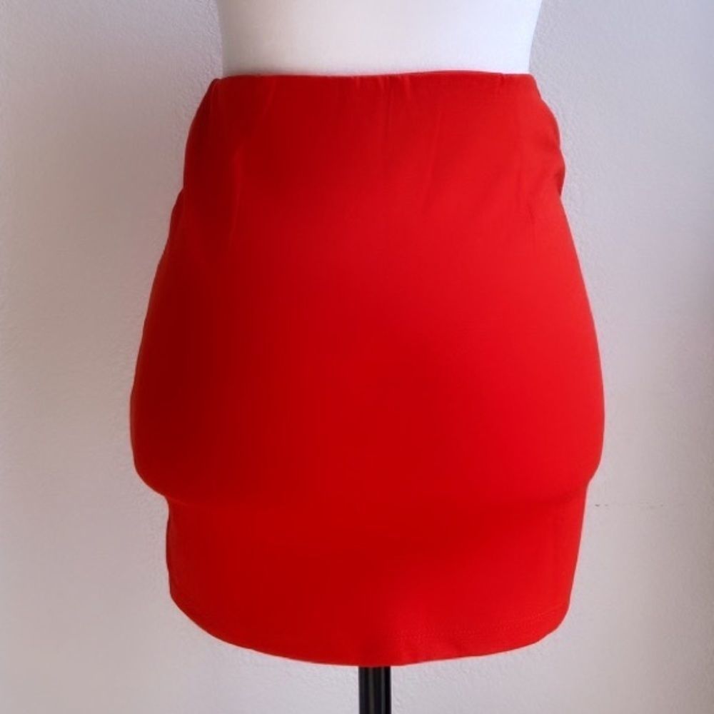 NEW Red Fitted Ribbed Textured Micro Mini Skirt - Picture 4 of 8